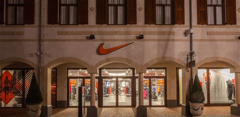 nike dames uitverkoop rotterdam|nike outlet roermond.